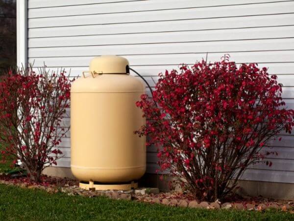 store propane tank in summer heat