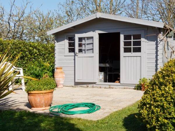 storing propane tanks in garage 